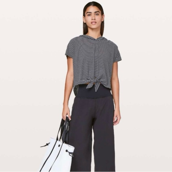 🌟SALE🌟 Lululemon knot gonna fly tee hood​​​​ - Picture 5 of 10